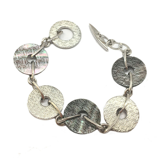 Image de Bracelet Femme Guess CWB90701 (21 cm) (21 cm), disponible chez Rue des Bijoux, parfaite pour un look élégant et sophistiqué.