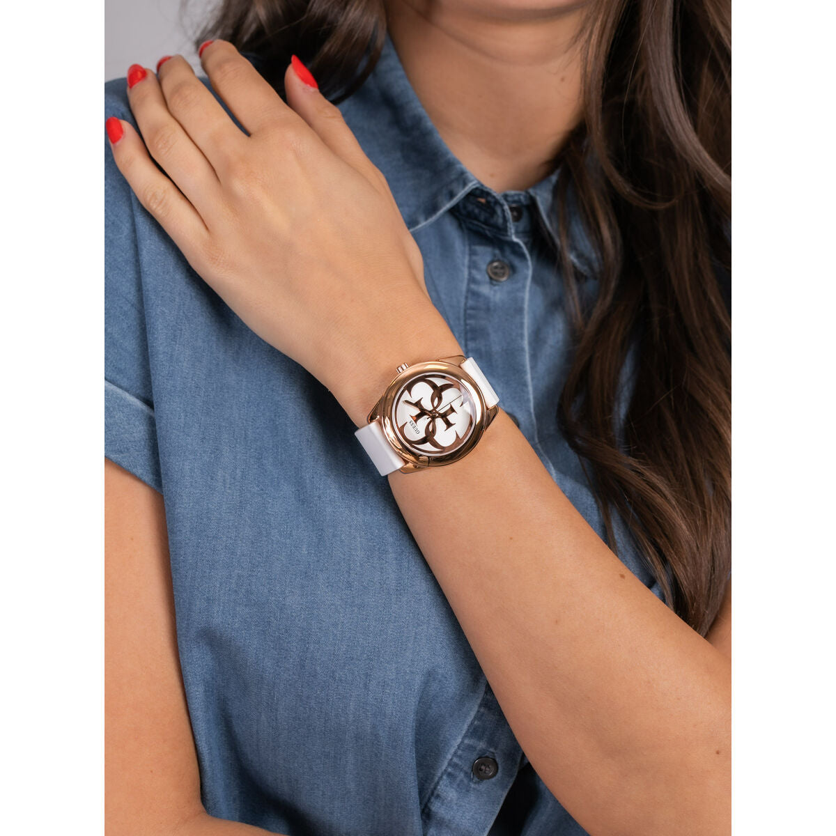 Image de Montre Femme Guess G TWIST (Ø 38 mm) (Ø 40 mm), disponible chez Rue des Bijoux, parfaite pour un look élégant et sophistiqué.