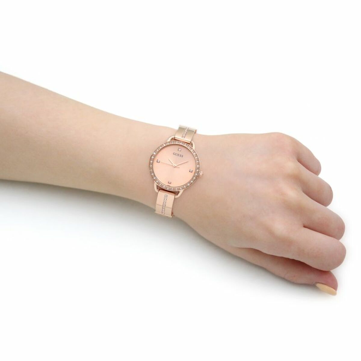 Image de Montre Femme Guess GW0022L3 (Ø 30 mm), disponible chez Rue des Bijoux, parfaite pour un look élégant et sophistiqué.