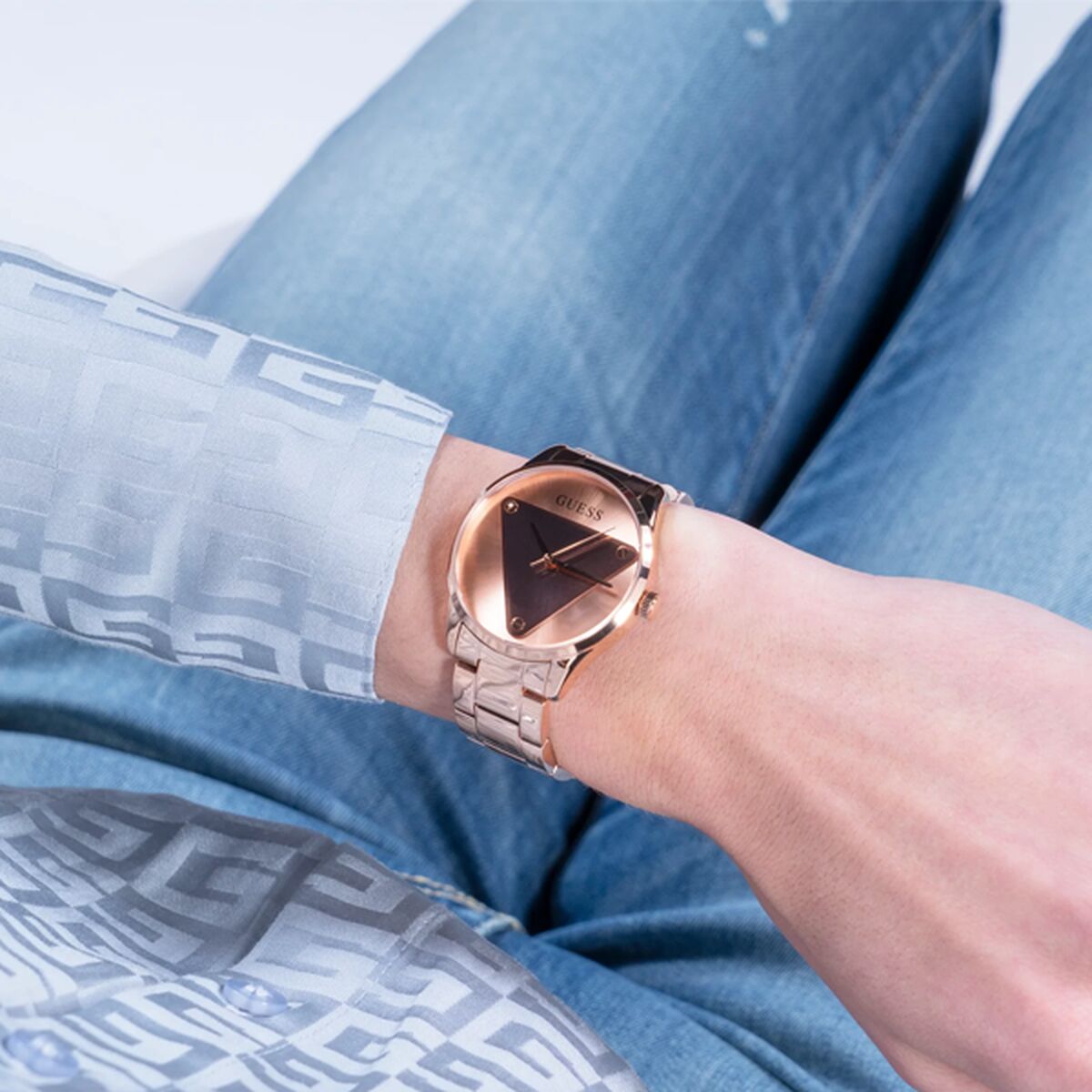 Image de Montre Femme Guess (Ø 36 mm), disponible chez Rue des Bijoux, parfaite pour un look élégant et sophistiqué.