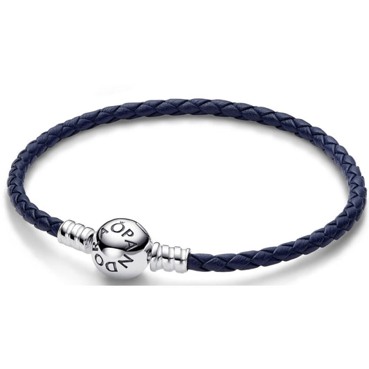 Image de Bracelet Femme Pandora ROUND CLASP BLUE BRAIDED LEATHER BRACELET, un produit de qualité par Rue des Bijoux