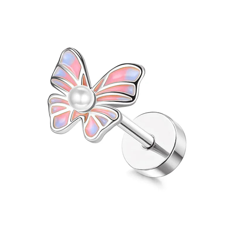 Une boucle d'oreille en forme de papillon avec des couleurs pastel, montée sur une tige en acier inoxydable, conçue pour les piercings de cartilage ou hélix et vendu par Rue des Bijoux.