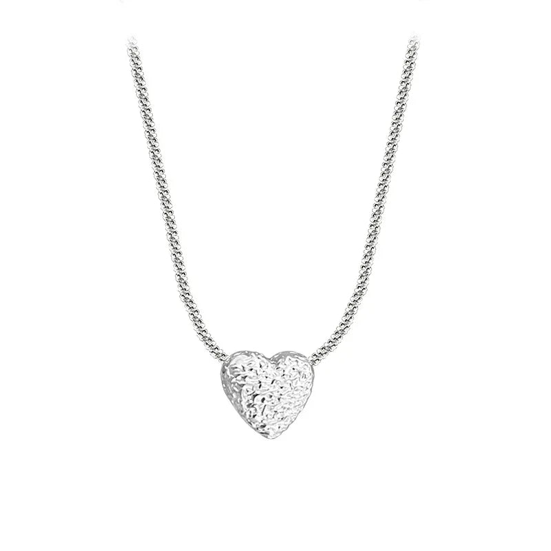 collier en argent avec pendentif en forme de coeur